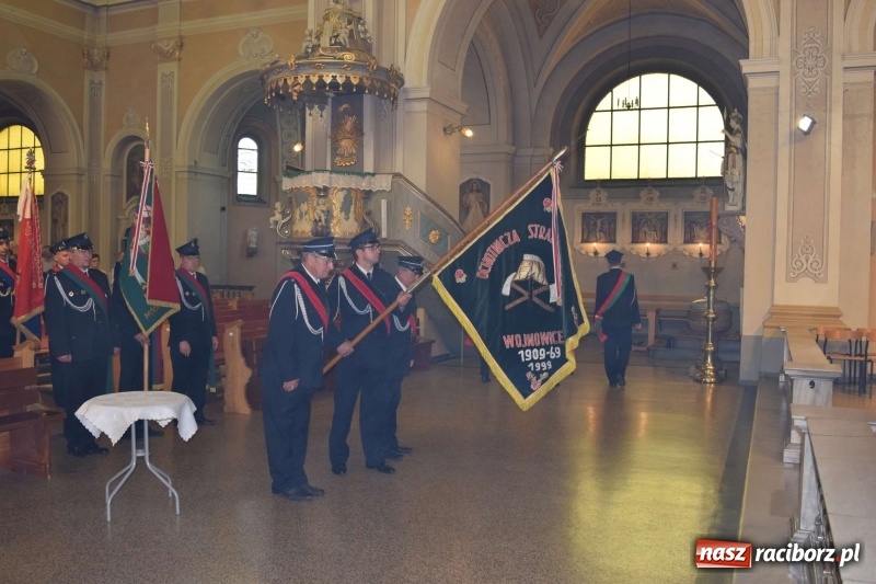 Zdjęcie w galerii na portalu naszraciborz.pl: Proboszcz z Krzanowic ubrał strażacki mundur wiadomości z regionu