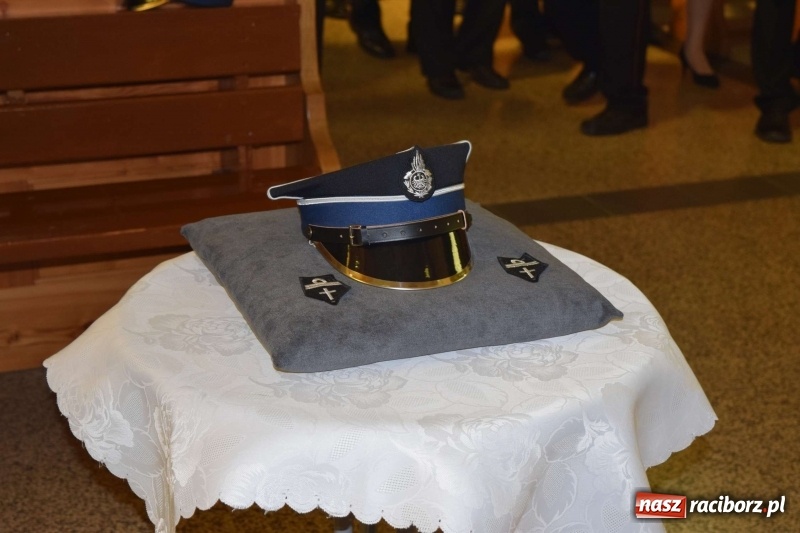 Zdjęcie w galerii na portalu naszraciborz.pl: Proboszcz z Krzanowic ubrał strażacki mundur wiadomości z regionu