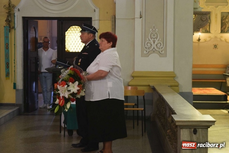 Zdjęcie w galerii na portalu naszraciborz.pl: Proboszcz z Krzanowic ubrał strażacki mundur wiadomości z regionu