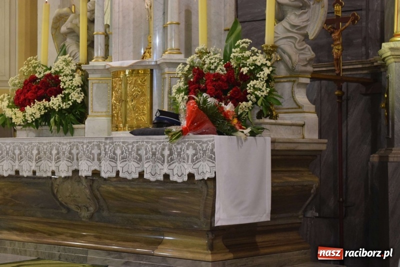 Zdjęcie w galerii na portalu naszraciborz.pl: Proboszcz z Krzanowic ubrał strażacki mundur wiadomości z regionu