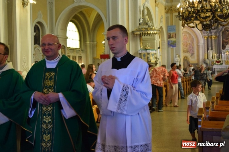 Zdjęcie w galerii na portalu naszraciborz.pl: Proboszcz z Krzanowic ubrał strażacki mundur wiadomości z regionu