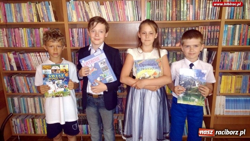 Zdjęcie w galerii na portalu naszraciborz.pl: Najaktywniejszy czytelnik biblioteki w Ocicach wiadomości z regionu