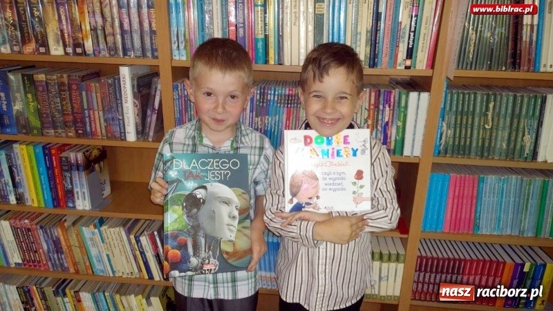 Zdjęcie w galerii na portalu naszraciborz.pl: Najaktywniejszy czytelnik biblioteki w Ocicach wiadomości z regionu