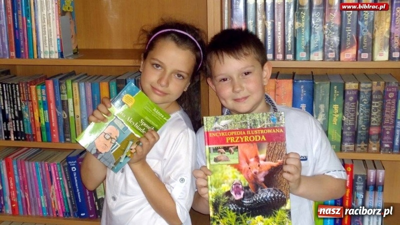 Zdjęcie w galerii na portalu naszraciborz.pl: Najaktywniejszy czytelnik biblioteki w Ocicach wiadomości z regionu