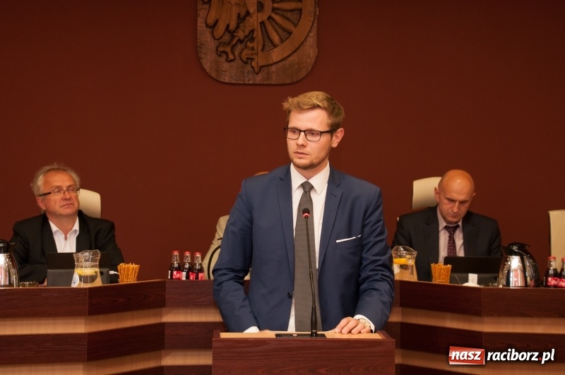 Zdjęcie w galerii na portalu naszraciborz.pl: Michał Woś pożegnał się  Radą Miasta Racibórz. Na chwilę? wiadomości z regionu