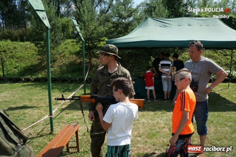 Zdjęcie w galerii na portalu naszraciborz.pl: Piknik rodzinny dla służb mundurowych na strzelnicy IPA w Raciborzu wiadomości z regionu