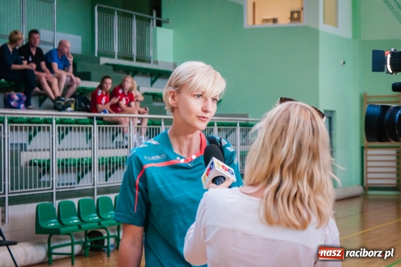 Zdjęcie w galerii na portalu naszraciborz.pl: Międzynarodowy Turniej Juniorek w Piłce Ręcznej w Arenie Rafako wiadomości z regionu