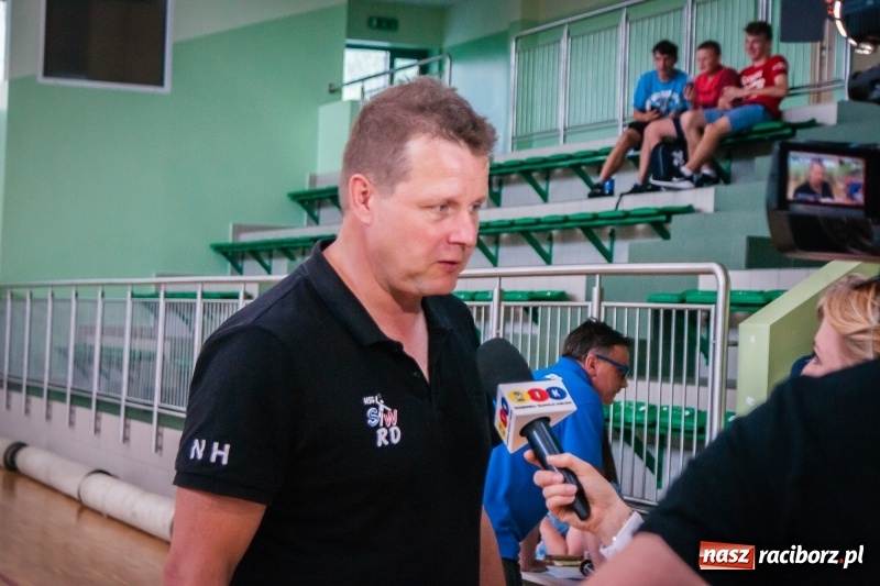 Zdjęcie w galerii na portalu naszraciborz.pl: Międzynarodowy Turniej Juniorek w Piłce Ręcznej w Arenie Rafako wiadomości z regionu