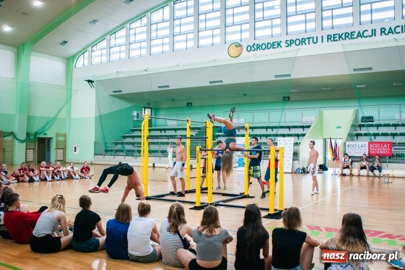 Zdjęcie w galerii na portalu naszraciborz.pl: Międzynarodowy Turniej Juniorek w Piłce Ręcznej w Arenie Rafako wiadomości z regionu
