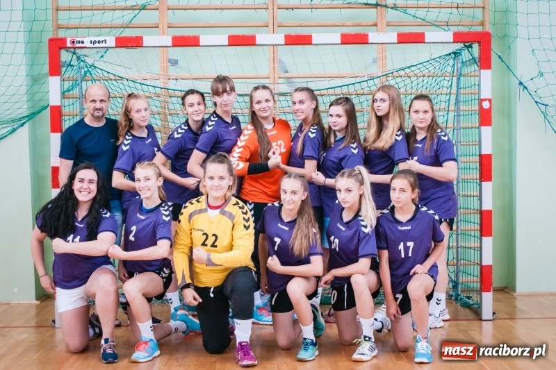 Zdjęcie w galerii na portalu naszraciborz.pl: Międzynarodowy Turniej Juniorek w Piłce Ręcznej w Arenie Rafako wiadomości z regionu