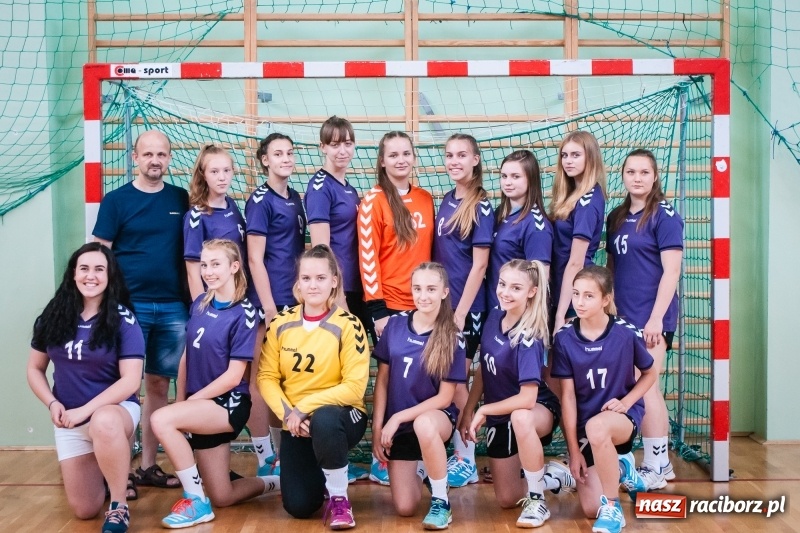 Zdjęcie w galerii na portalu naszraciborz.pl: Międzynarodowy Turniej Juniorek w Piłce Ręcznej w Arenie Rafako wiadomości z regionu