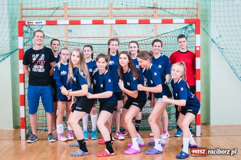 Zdjęcie w galerii na portalu naszraciborz.pl: Międzynarodowy Turniej Juniorek w Piłce Ręcznej w Arenie Rafako wiadomości z regionu