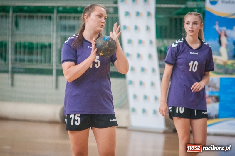 Zdjęcie w galerii na portalu naszraciborz.pl: Międzynarodowy Turniej Juniorek w Piłce Ręcznej w Arenie Rafako wiadomości z regionu