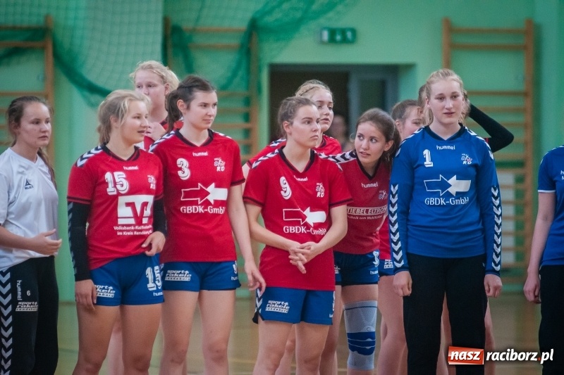 Zdjęcie w galerii na portalu naszraciborz.pl: Międzynarodowy Turniej Juniorek w Piłce Ręcznej w Arenie Rafako wiadomości z regionu