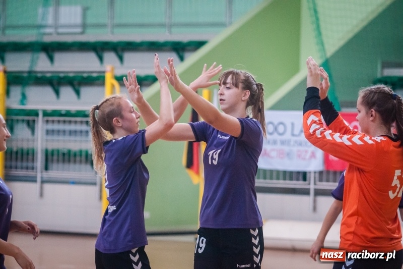 Zdjęcie w galerii na portalu naszraciborz.pl: Międzynarodowy Turniej Juniorek w Piłce Ręcznej w Arenie Rafako wiadomości z regionu