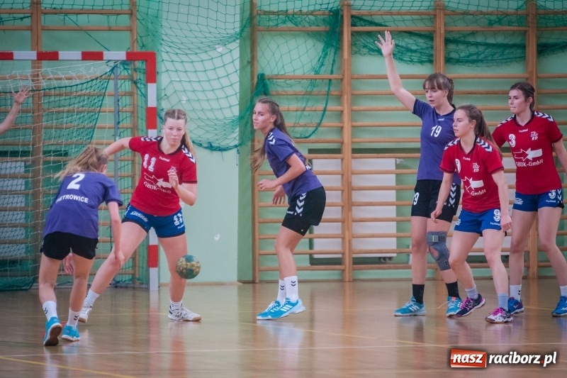 Zdjęcie w galerii na portalu naszraciborz.pl: Międzynarodowy Turniej Juniorek w Piłce Ręcznej w Arenie Rafako wiadomości z regionu