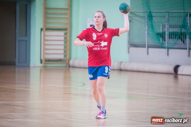 Zdjęcie w galerii na portalu naszraciborz.pl: Międzynarodowy Turniej Juniorek w Piłce Ręcznej w Arenie Rafako wiadomości z regionu