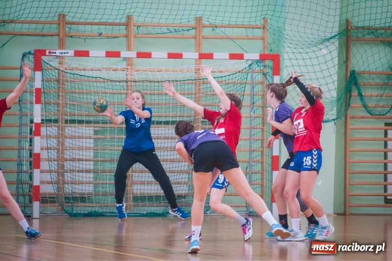 Zdjęcie w galerii na portalu naszraciborz.pl: Międzynarodowy Turniej Juniorek w Piłce Ręcznej w Arenie Rafako wiadomości z regionu