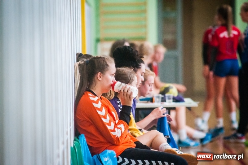 Zdjęcie w galerii na portalu naszraciborz.pl: Międzynarodowy Turniej Juniorek w Piłce Ręcznej w Arenie Rafako wiadomości z regionu