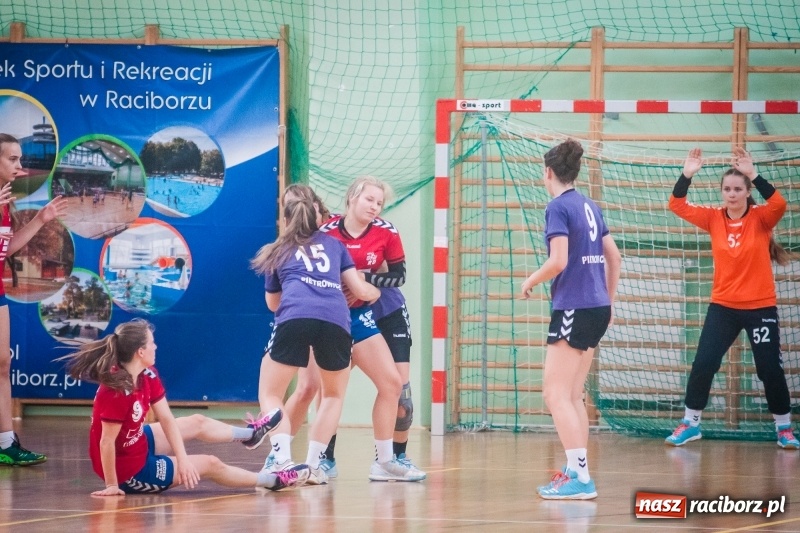Zdjęcie w galerii na portalu naszraciborz.pl: Międzynarodowy Turniej Juniorek w Piłce Ręcznej w Arenie Rafako wiadomości z regionu