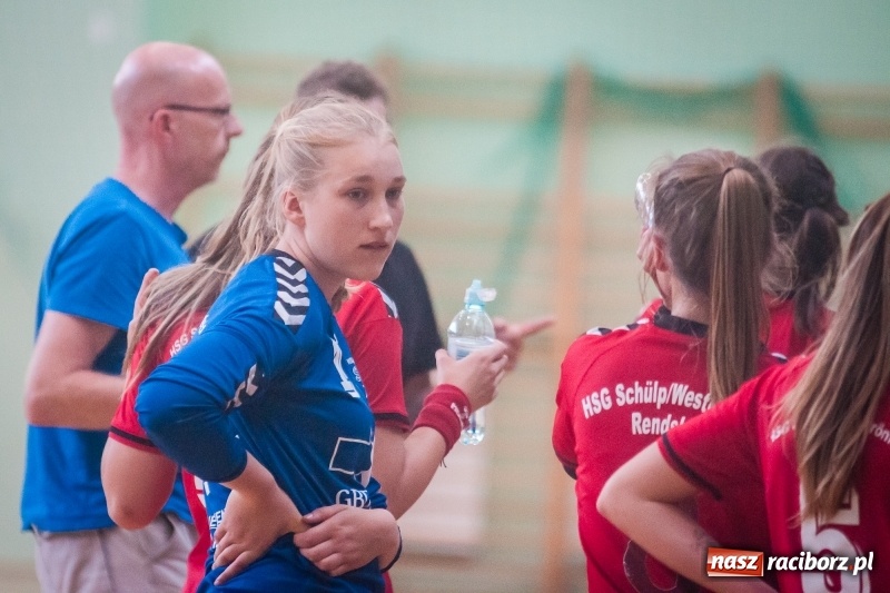 Zdjęcie w galerii na portalu naszraciborz.pl: Międzynarodowy Turniej Juniorek w Piłce Ręcznej w Arenie Rafako wiadomości z regionu