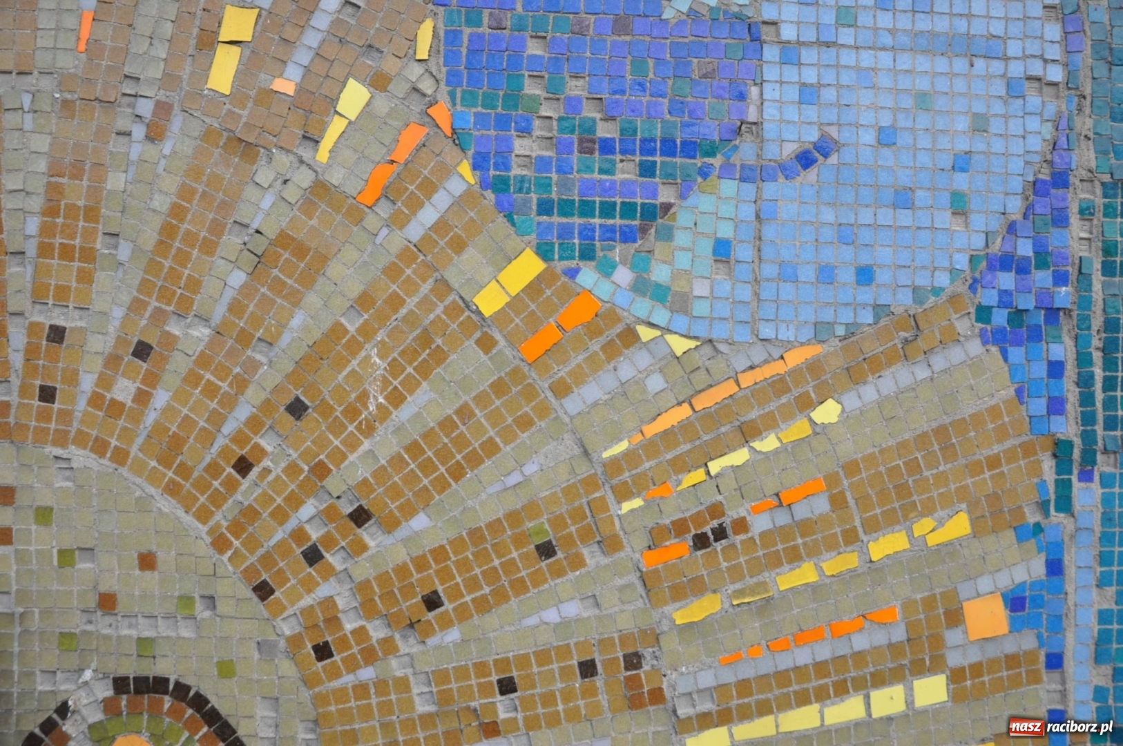Zdjęcie w galerii na portalu naszraciborz.pl: Już wkrótce ruszą prace nad renowacją kolejnych mozaik przy Długiej wiadomości z regionu