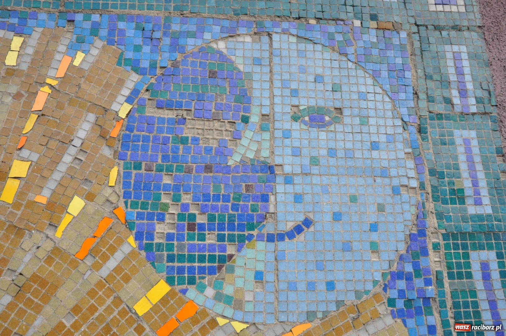 Zdjęcie w galerii na portalu naszraciborz.pl: Już wkrótce ruszą prace nad renowacją kolejnych mozaik przy Długiej wiadomości z regionu