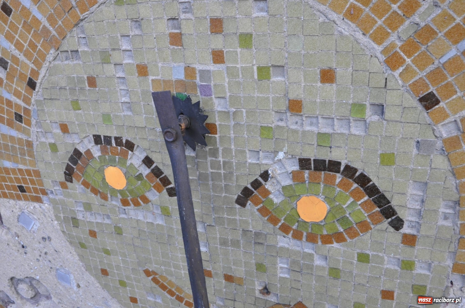 Zdjęcie w galerii na portalu naszraciborz.pl: Już wkrótce ruszą prace nad renowacją kolejnych mozaik przy Długiej wiadomości z regionu