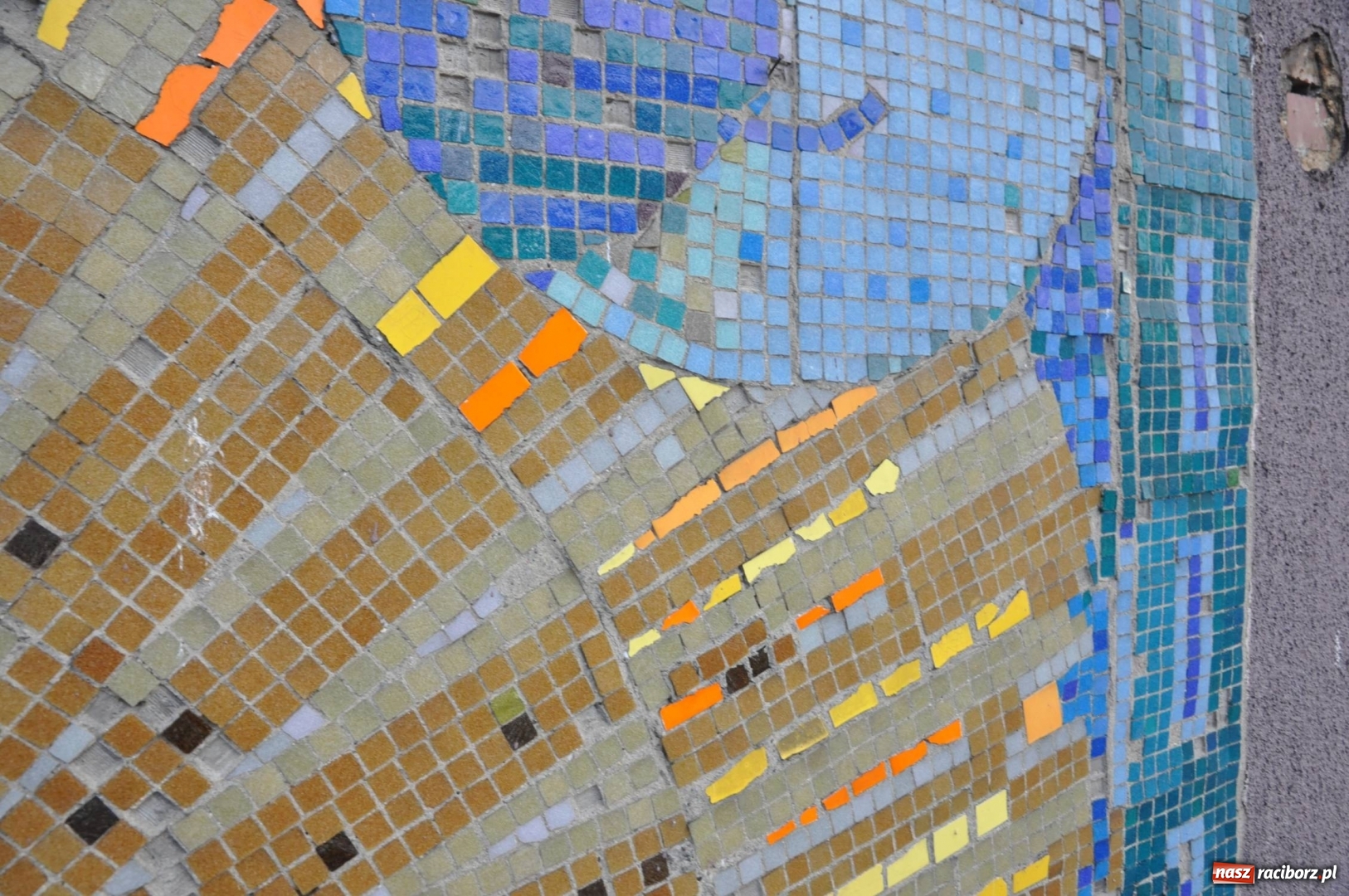 Zdjęcie w galerii na portalu naszraciborz.pl: Już wkrótce ruszą prace nad renowacją kolejnych mozaik przy Długiej wiadomości z regionu
