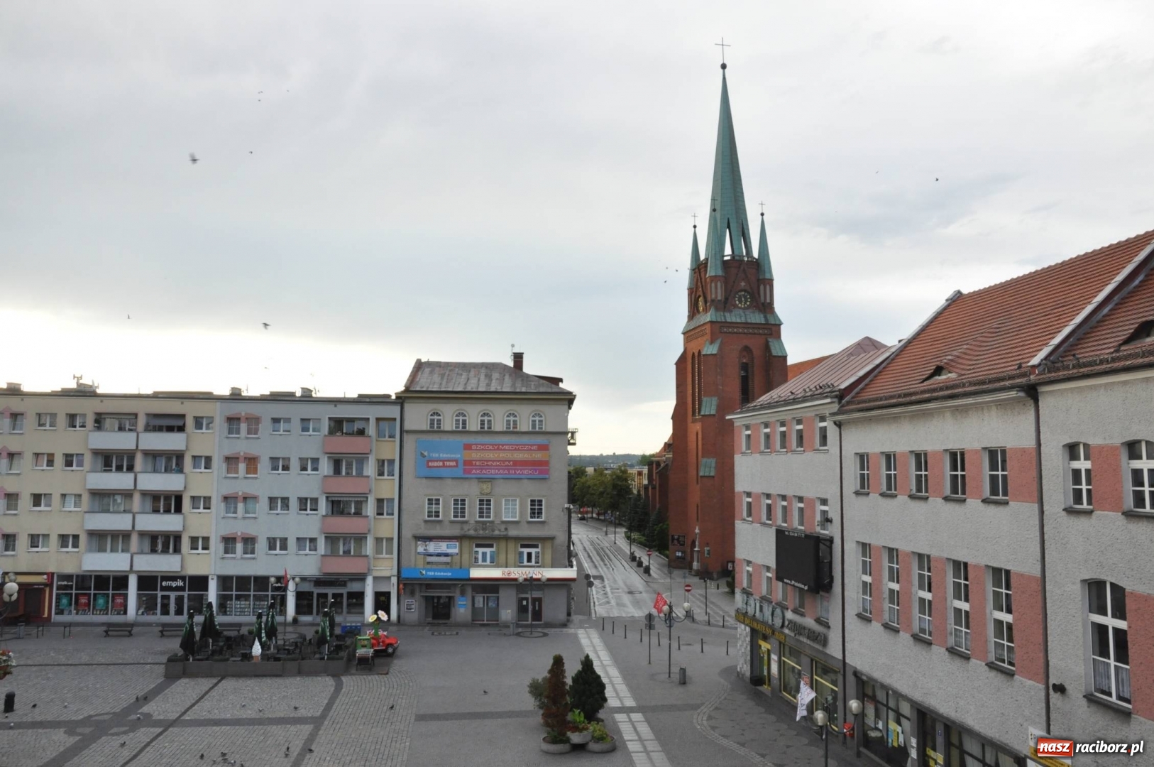 Zdjęcie w galerii na portalu naszraciborz.pl: Już wkrótce ruszą prace nad renowacją kolejnych mozaik przy Długiej wiadomości z regionu