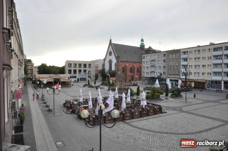 Zdjęcie w galerii na portalu naszraciborz.pl: Już wkrótce ruszą prace nad renowacją kolejnych mozaik przy Długiej wiadomości z regionu