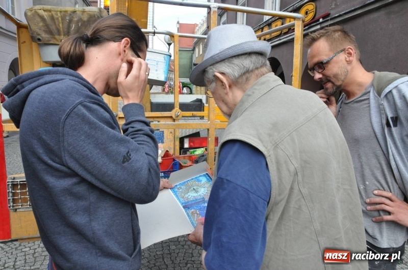 Zdjęcie w galerii na portalu naszraciborz.pl: Już wkrótce ruszą prace nad renowacją kolejnych mozaik przy Długiej wiadomości z regionu