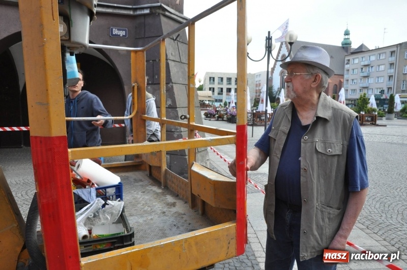 Zdjęcie w galerii na portalu naszraciborz.pl: Już wkrótce ruszą prace nad renowacją kolejnych mozaik przy Długiej wiadomości z regionu
