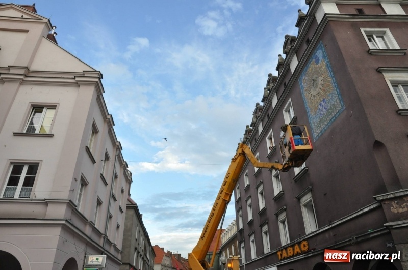 Zdjęcie w galerii na portalu naszraciborz.pl: Już wkrótce ruszą prace nad renowacją kolejnych mozaik przy Długiej wiadomości z regionu