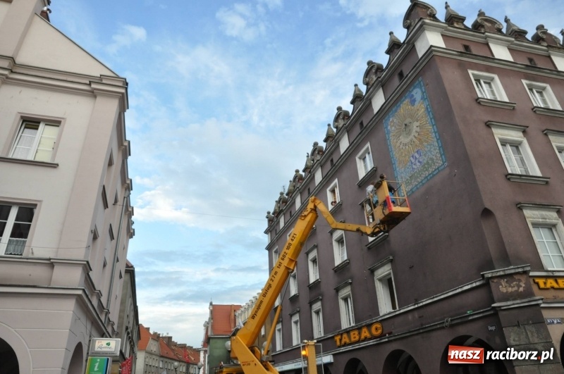 Zdjęcie w galerii na portalu naszraciborz.pl: Już wkrótce ruszą prace nad renowacją kolejnych mozaik przy Długiej wiadomości z regionu
