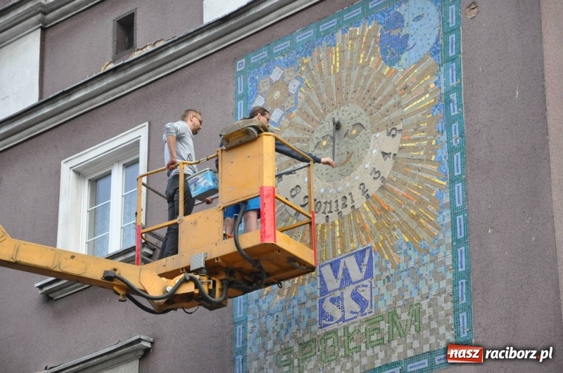 Zdjęcie w galerii na portalu naszraciborz.pl: Już wkrótce ruszą prace nad renowacją kolejnych mozaik przy Długiej wiadomości z regionu