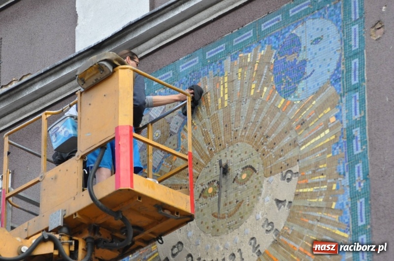 Zdjęcie w galerii na portalu naszraciborz.pl: Już wkrótce ruszą prace nad renowacją kolejnych mozaik przy Długiej wiadomości z regionu