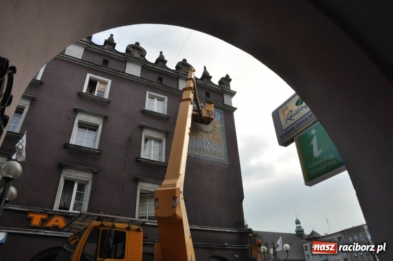 Zdjęcie w galerii na portalu naszraciborz.pl: Już wkrótce ruszą prace nad renowacją kolejnych mozaik przy Długiej wiadomości z regionu