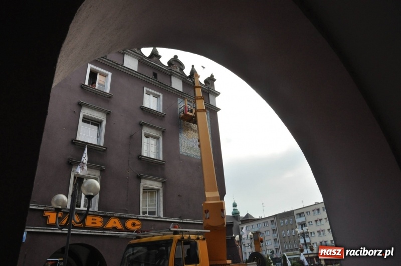 Zdjęcie w galerii na portalu naszraciborz.pl: Już wkrótce ruszą prace nad renowacją kolejnych mozaik przy Długiej wiadomości z regionu