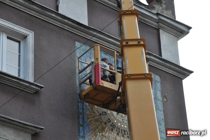 Zdjęcie w galerii na portalu naszraciborz.pl: Już wkrótce ruszą prace nad renowacją kolejnych mozaik przy Długiej wiadomości z regionu