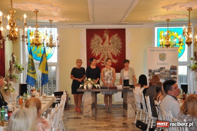 Zdjęcie w galerii na portalu naszraciborz.pl: Burmistrz Kuźni Raciborskiej wręczył nagrody absolwentom Gimnazjum wiadomości z regionu