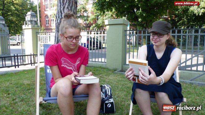 Zdjęcie w galerii na portalu naszraciborz.pl: Spotkania Dyskusyjnych Klubów Książki w Zaczytanym Ogrodzie wiadomości z regionu