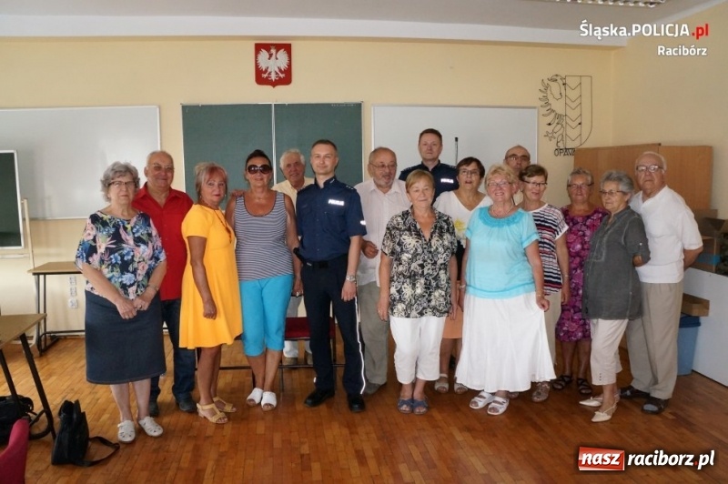 Zdjęcie w galerii na portalu naszraciborz.pl: Raciborscy policjanci debatowali z seniorami na temat bezpieczeństwa wiadomości z regionu