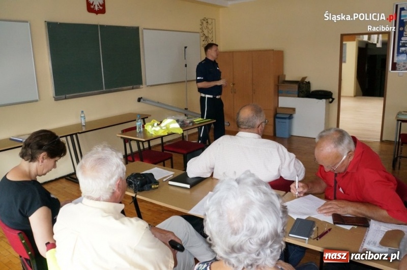 Zdjęcie w galerii na portalu naszraciborz.pl: Raciborscy policjanci debatowali z seniorami na temat bezpieczeństwa wiadomości z regionu