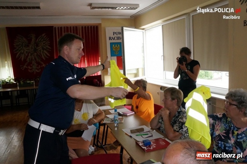 Zdjęcie w galerii na portalu naszraciborz.pl: Raciborscy policjanci debatowali z seniorami na temat bezpieczeństwa wiadomości z regionu