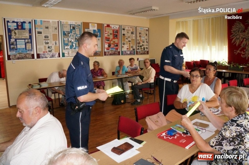 Zdjęcie w galerii na portalu naszraciborz.pl: Raciborscy policjanci debatowali z seniorami na temat bezpieczeństwa wiadomości z regionu