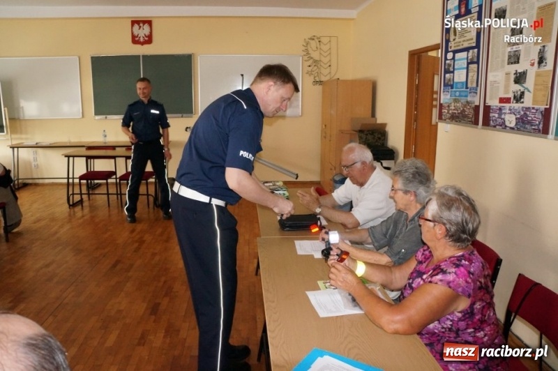 Zdjęcie w galerii na portalu naszraciborz.pl: Raciborscy policjanci debatowali z seniorami na temat bezpieczeństwa wiadomości z regionu
