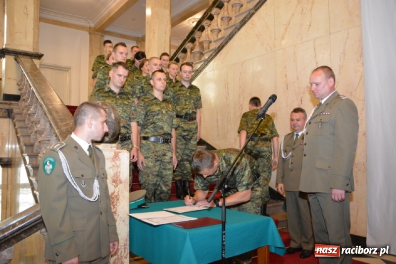 Zdjęcie w galerii na portalu naszraciborz.pl: Ślubowanie nowych funkcjonariuszy w Śląskim Oddziale Straży Granicznej wiadomości z regionu