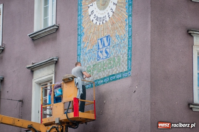 Zdjęcie w galerii na portalu naszraciborz.pl: Witromozaika przy ul. Długiej już po liftingu  wiadomości z regionu