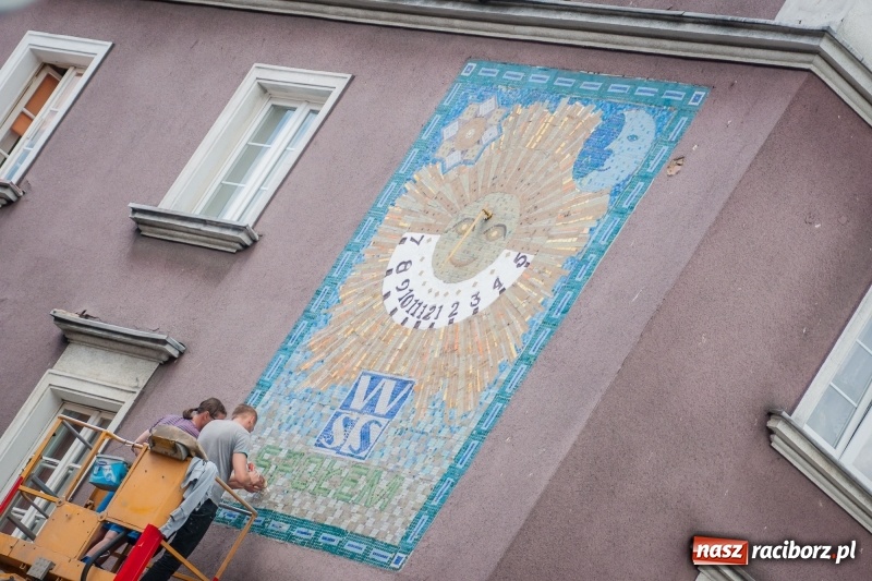 Zdjęcie w galerii na portalu naszraciborz.pl: Witromozaika przy ul. Długiej już po liftingu  wiadomości z regionu